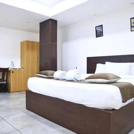 Reach Inn Kochi Buitenkant foto