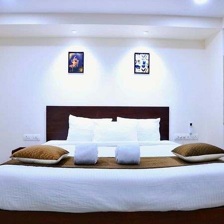 Reach Inn Kochi Buitenkant foto