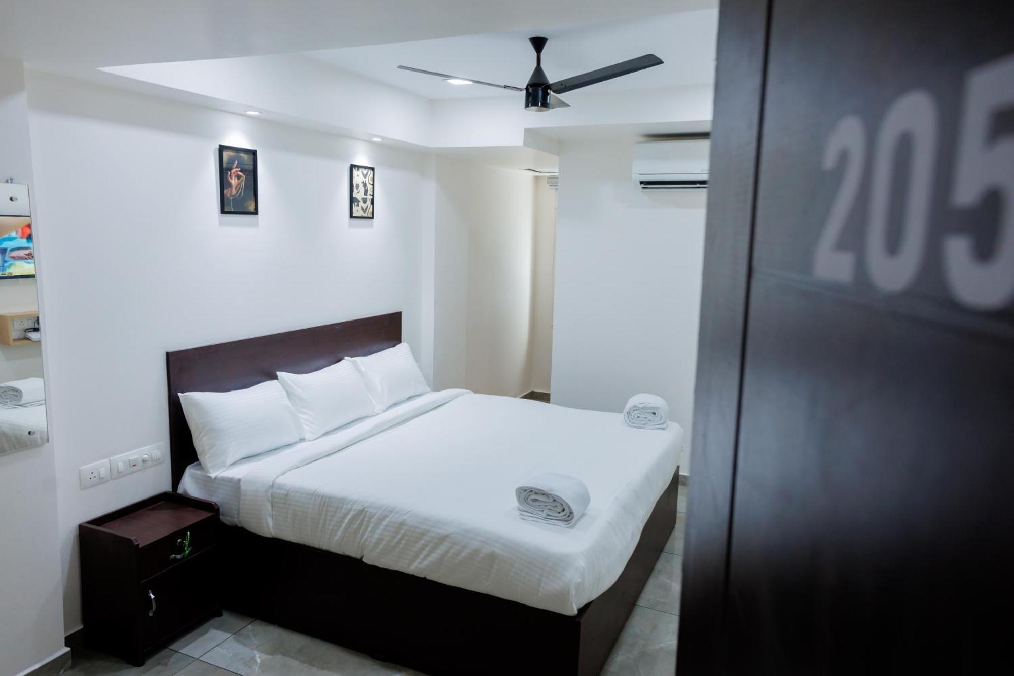 Reach Inn Kochi Buitenkant foto