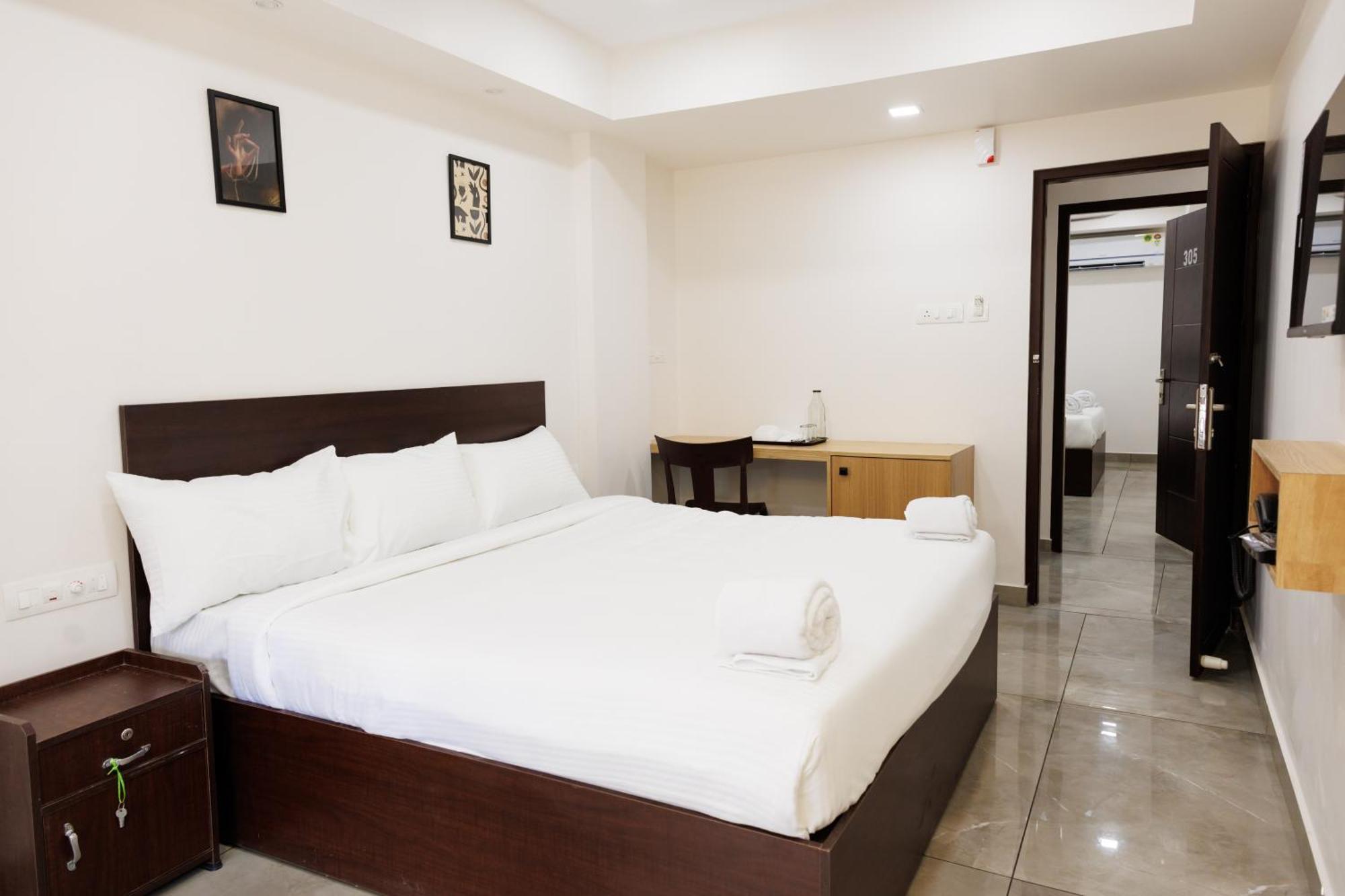 Reach Inn Kochi Buitenkant foto