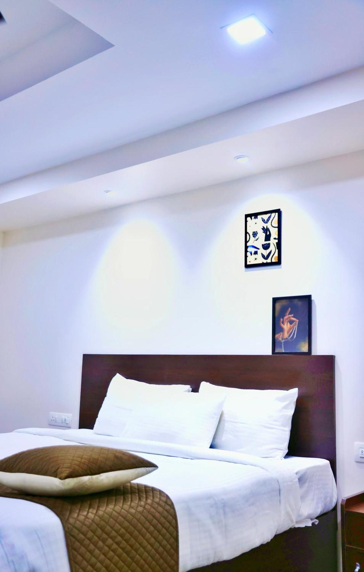 Reach Inn Kochi Buitenkant foto