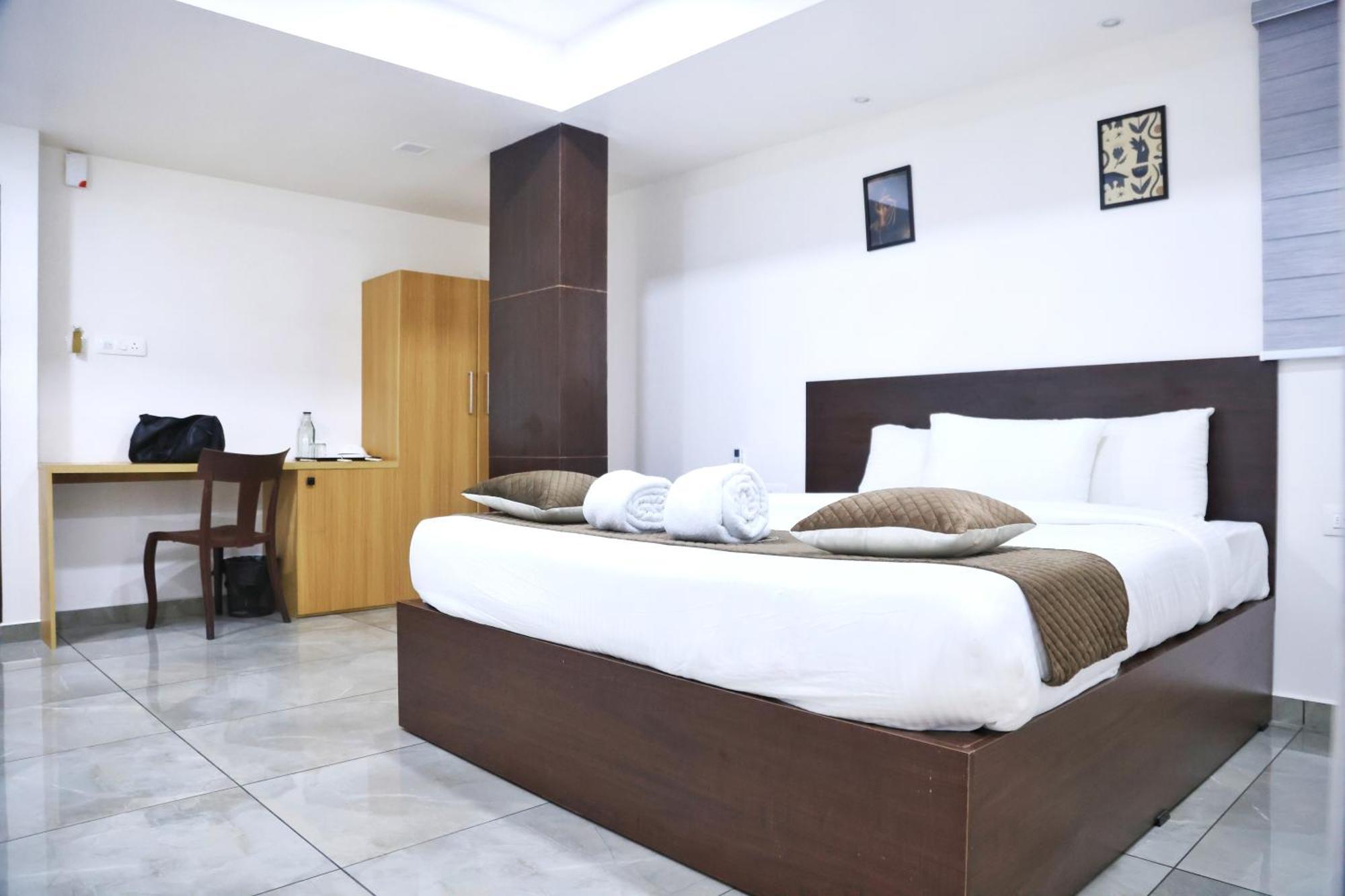 Reach Inn Kochi Buitenkant foto