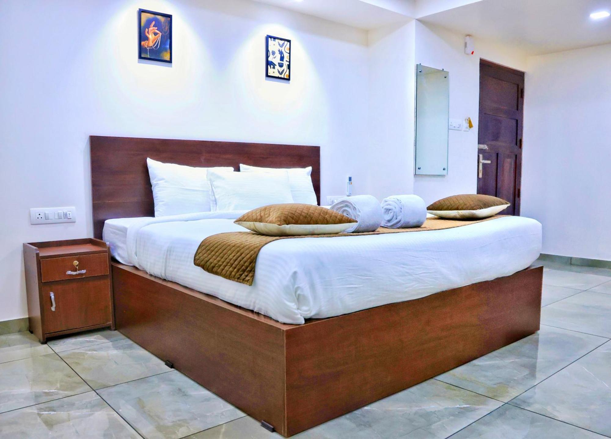 Reach Inn Kochi Buitenkant foto