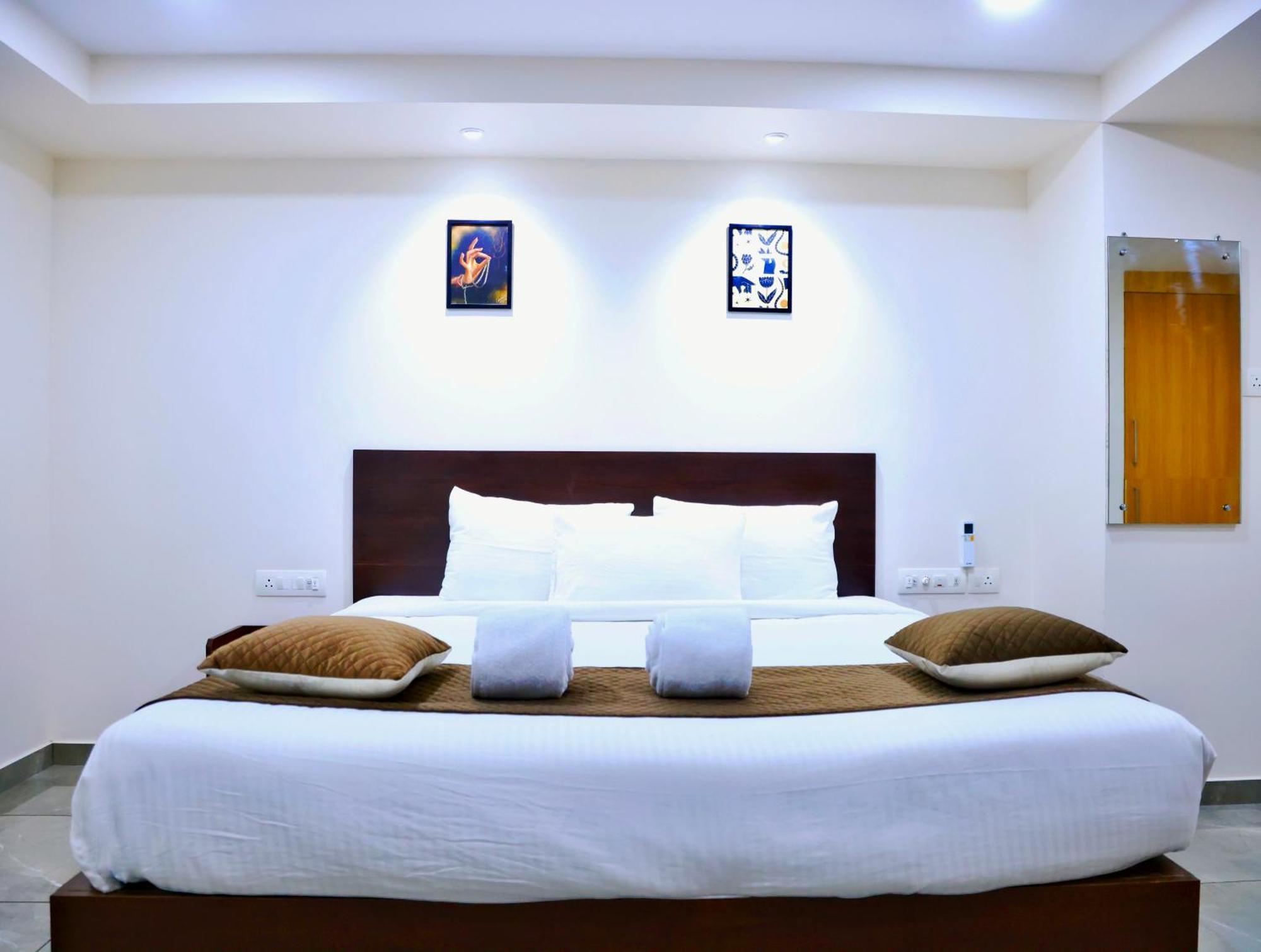 Reach Inn Kochi Buitenkant foto