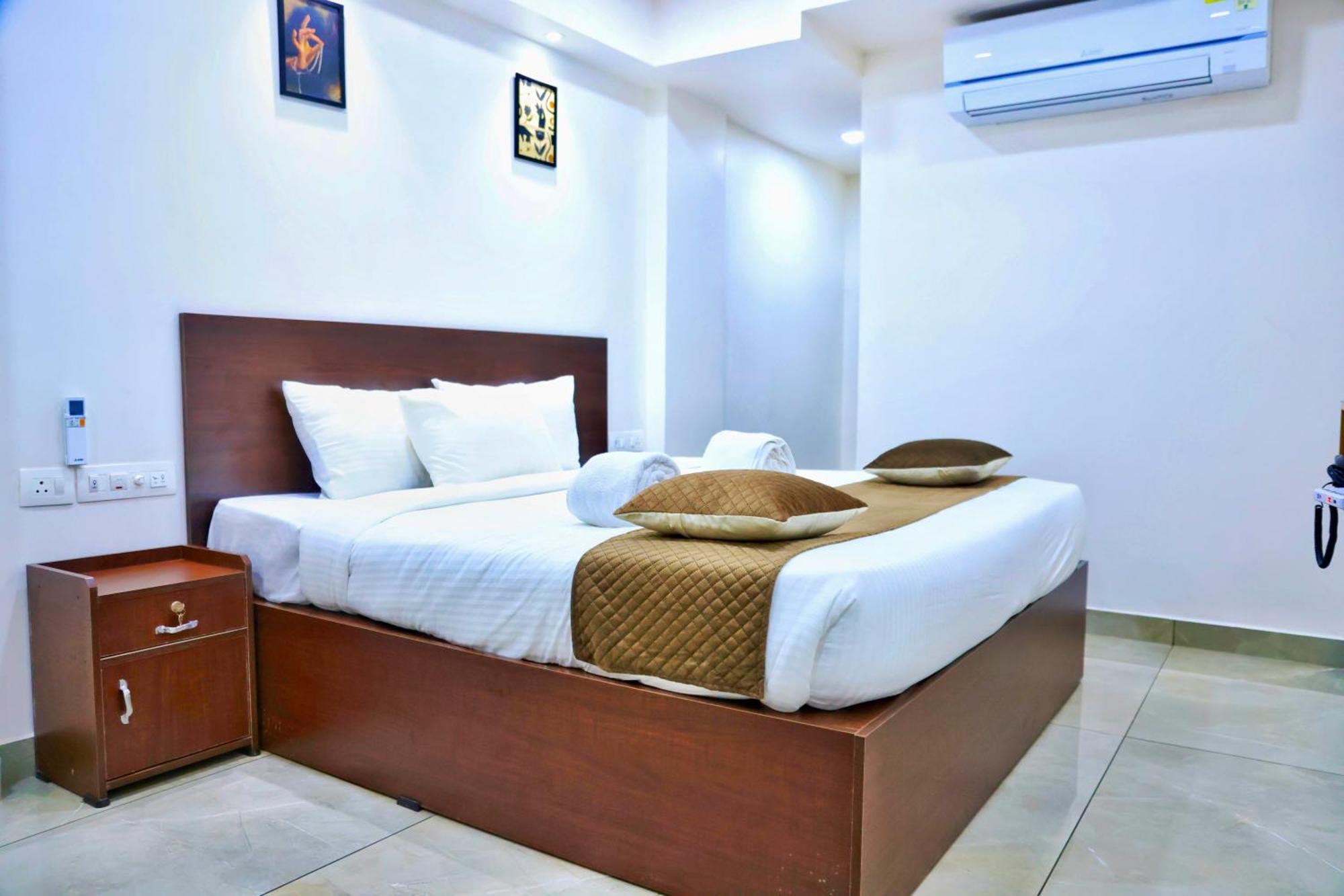 Reach Inn Kochi Buitenkant foto