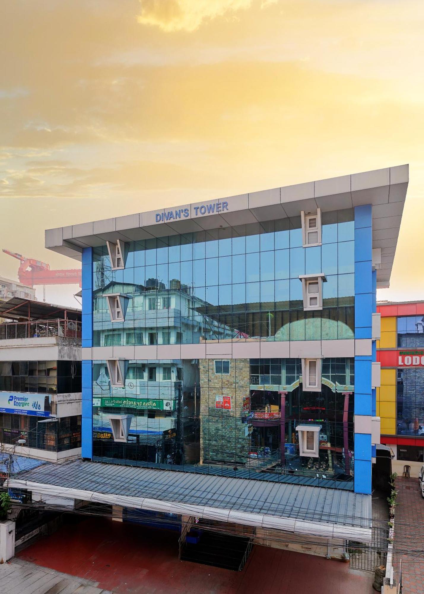 Reach Inn Kochi Buitenkant foto